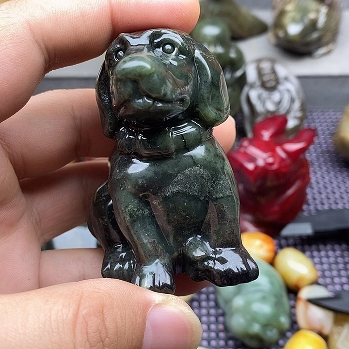 蛇纹石玉未镶嵌颈饰陆*哥