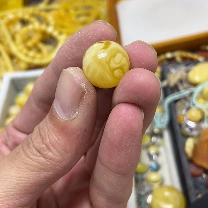 *****蜜蜡未镶嵌裸石吊坠