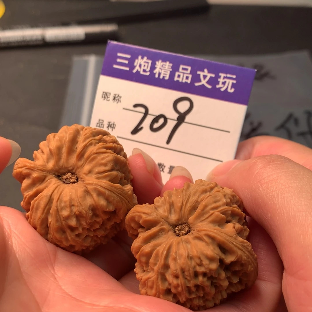 文玩核桃吊坠南疆