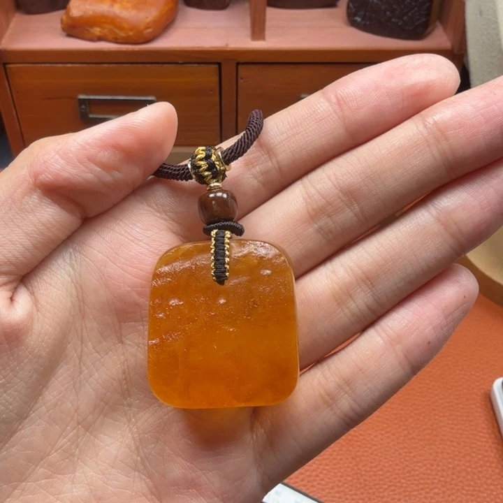 蜜蜡未镶嵌吊坠(赠链)