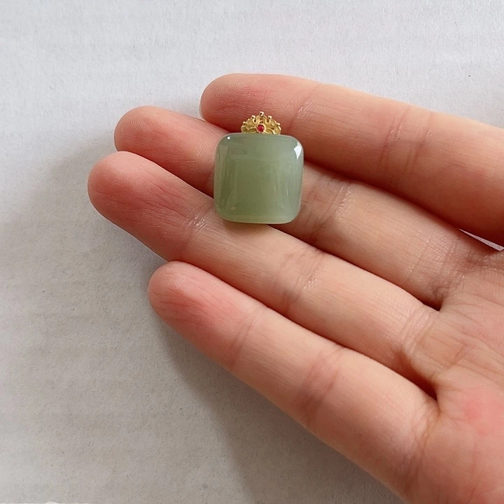 妍***宝和田玉未镶嵌颈饰