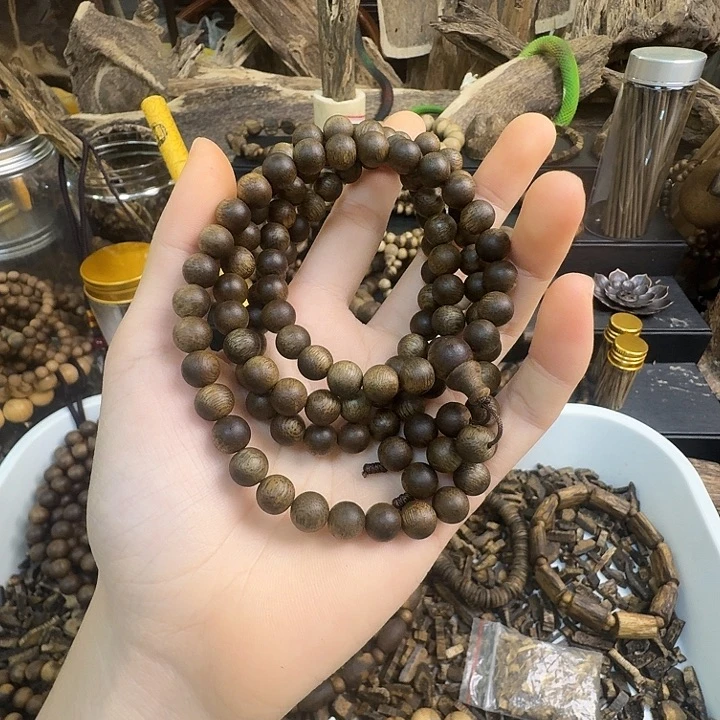 小***雨沉香沉香碎屑海南莺歌绿0.8大28克➕沉香碎屑多样性