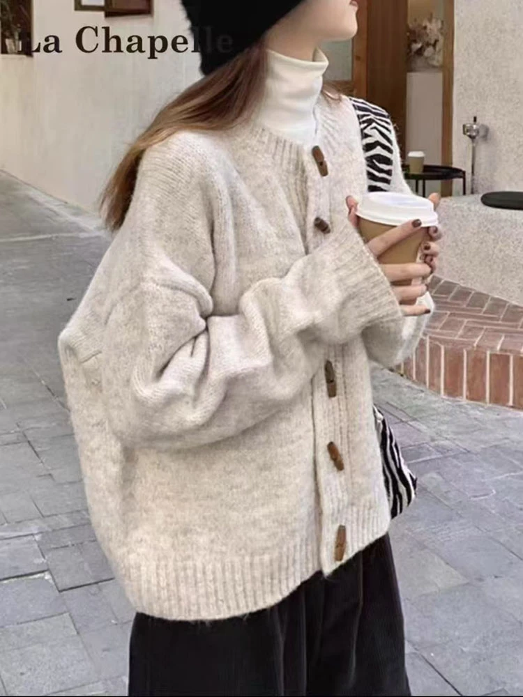 复古牛角扣毛衣外套女秋冬季韩版慵懒风保暖加厚针织开衫外穿洋气