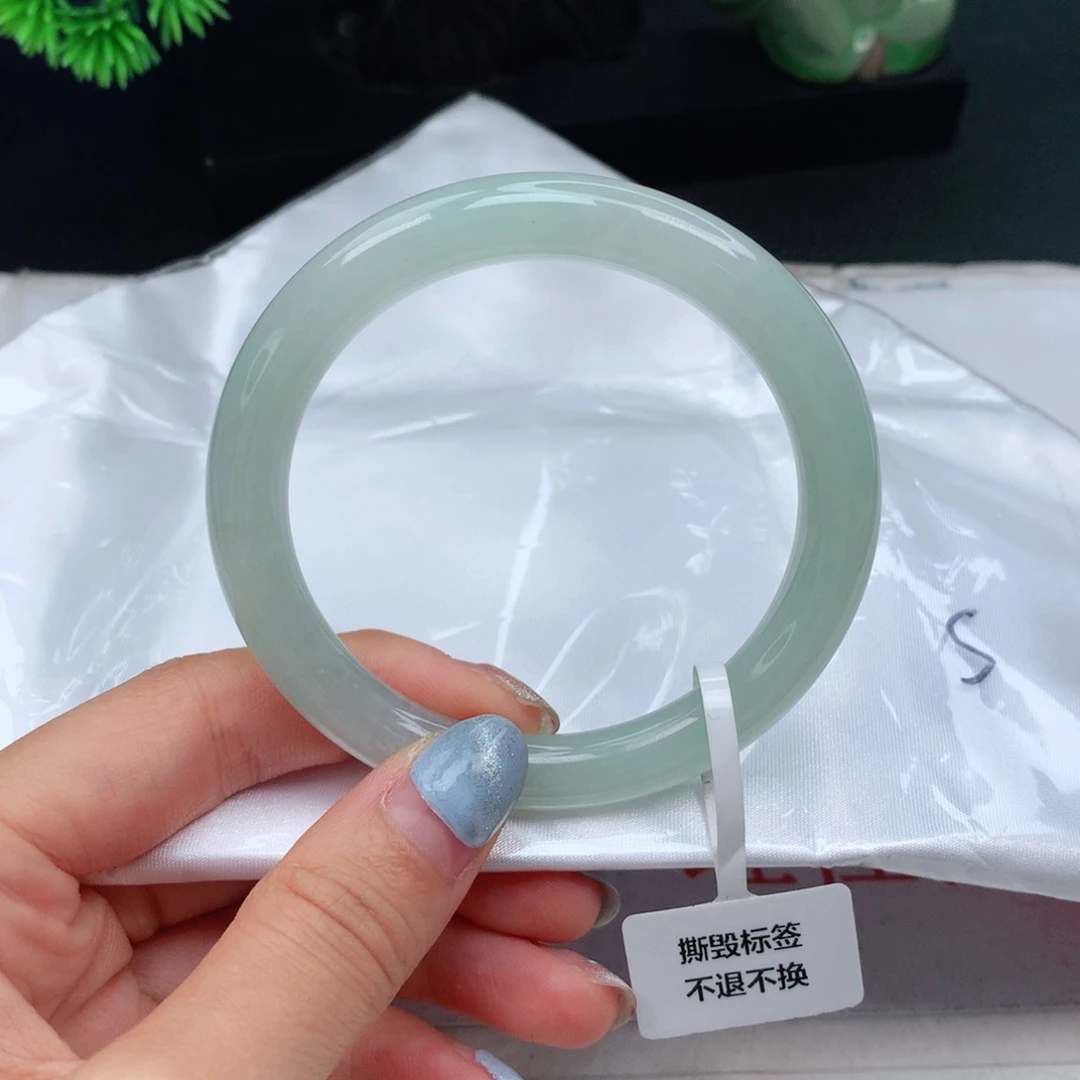 翡翠手镯未镶嵌木**沐翡翠手镯53圆