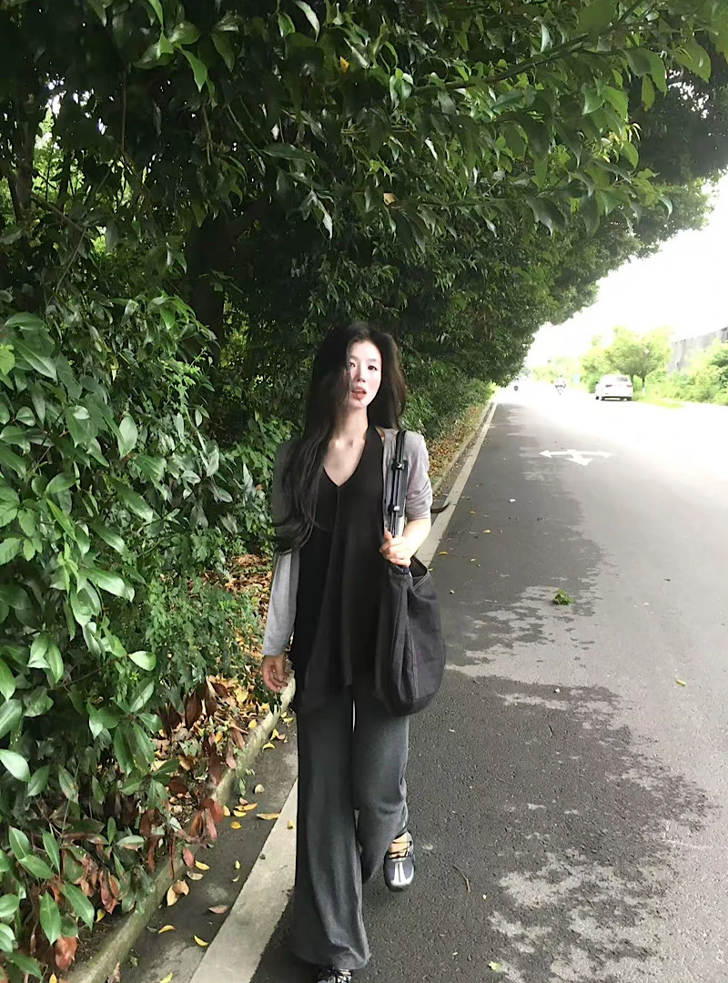 松驰感穿搭不规则挂脖露背吊带微喇长裤开衫女2025夏季新款套装潮