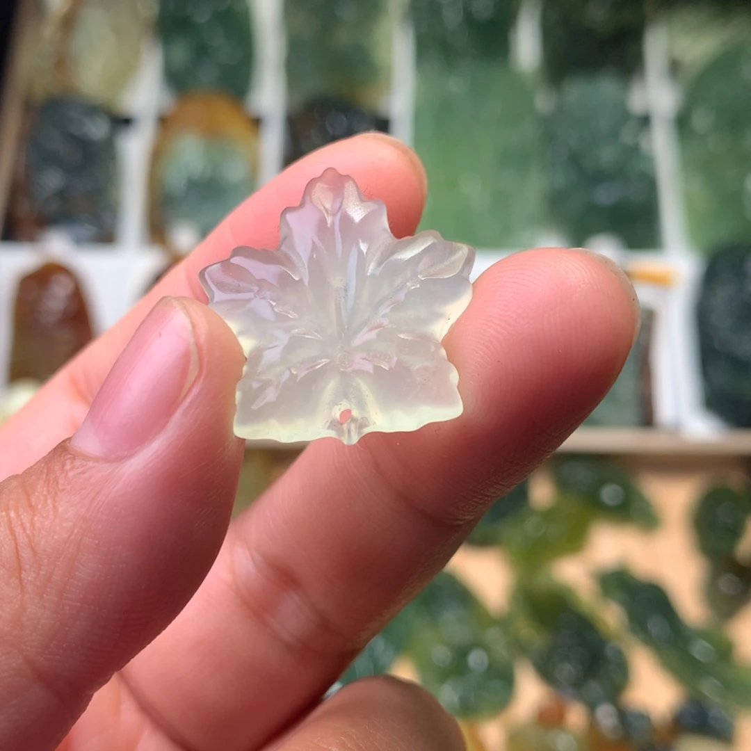 未镶嵌蛇纹石玉挂件枫叶