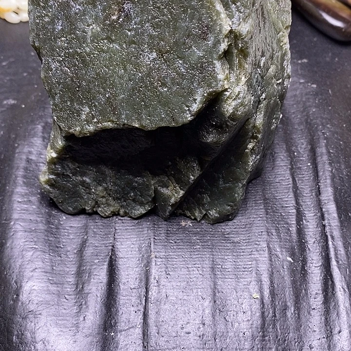 未镶嵌和田玉摆件