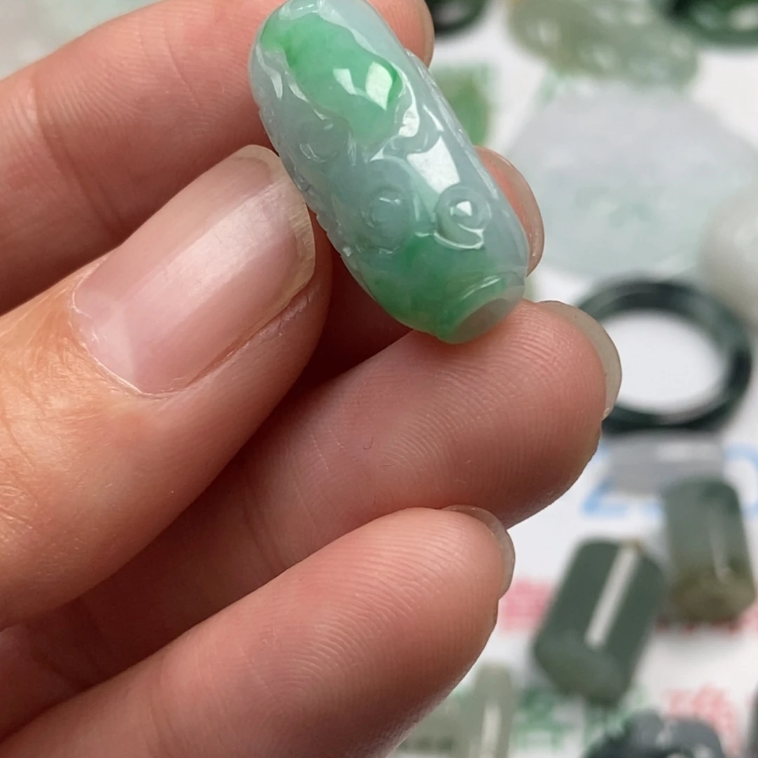 用***2翡翠未镶嵌颈饰翡翠