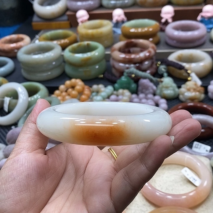未镶嵌手镯石英质玉