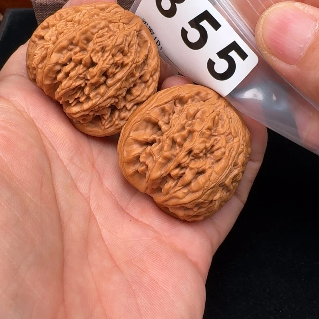 文玩核桃把件威**?虎头王