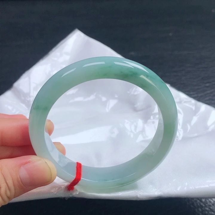 翡翠手镯未镶嵌55圈