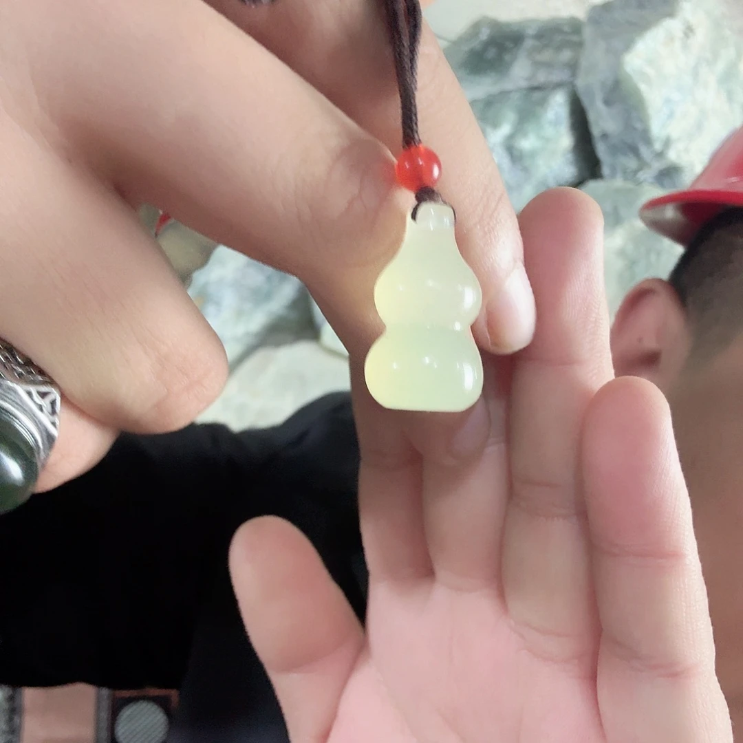 蛇纹石玉未镶嵌吊坠(不含链)