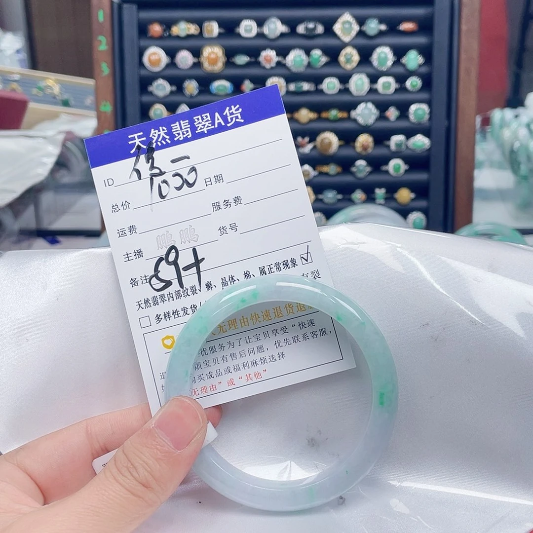 翡翠颈饰未镶嵌傻****i翡翠手镯