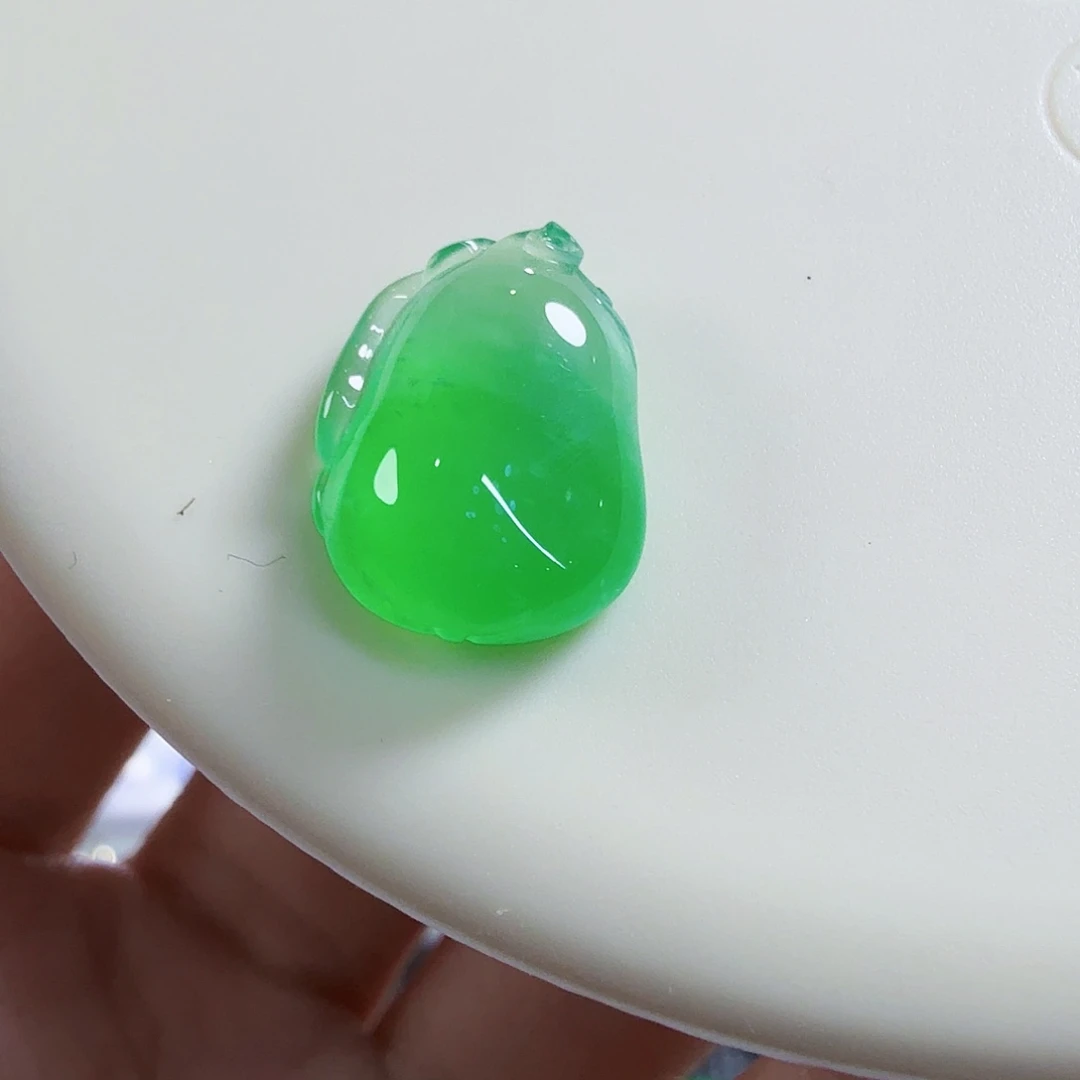 翡翠未镶嵌颈饰福瓜