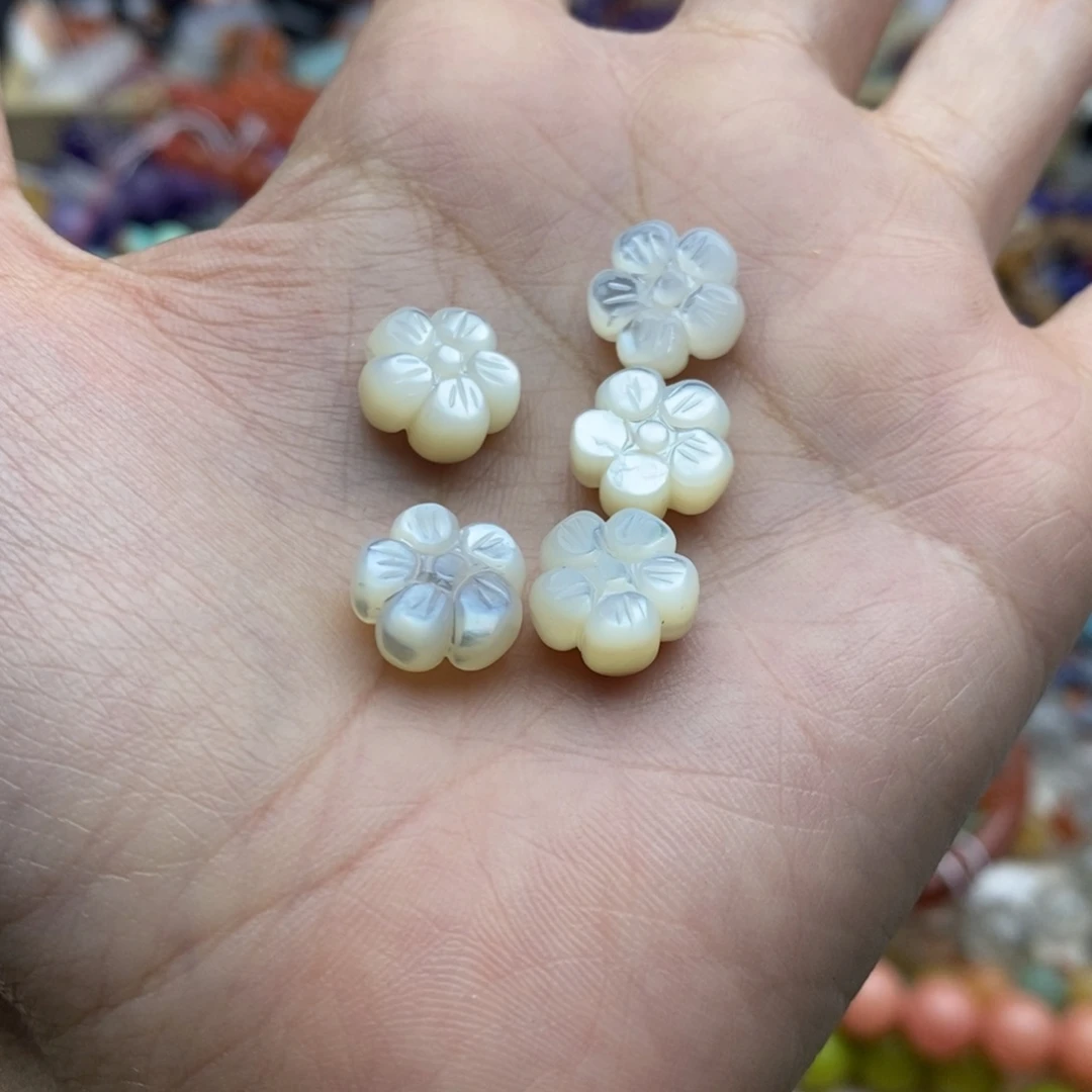 玛瑙/玉髓未镶嵌珠宝半成品一个装纯天然白蝶贝五瓣花10mm