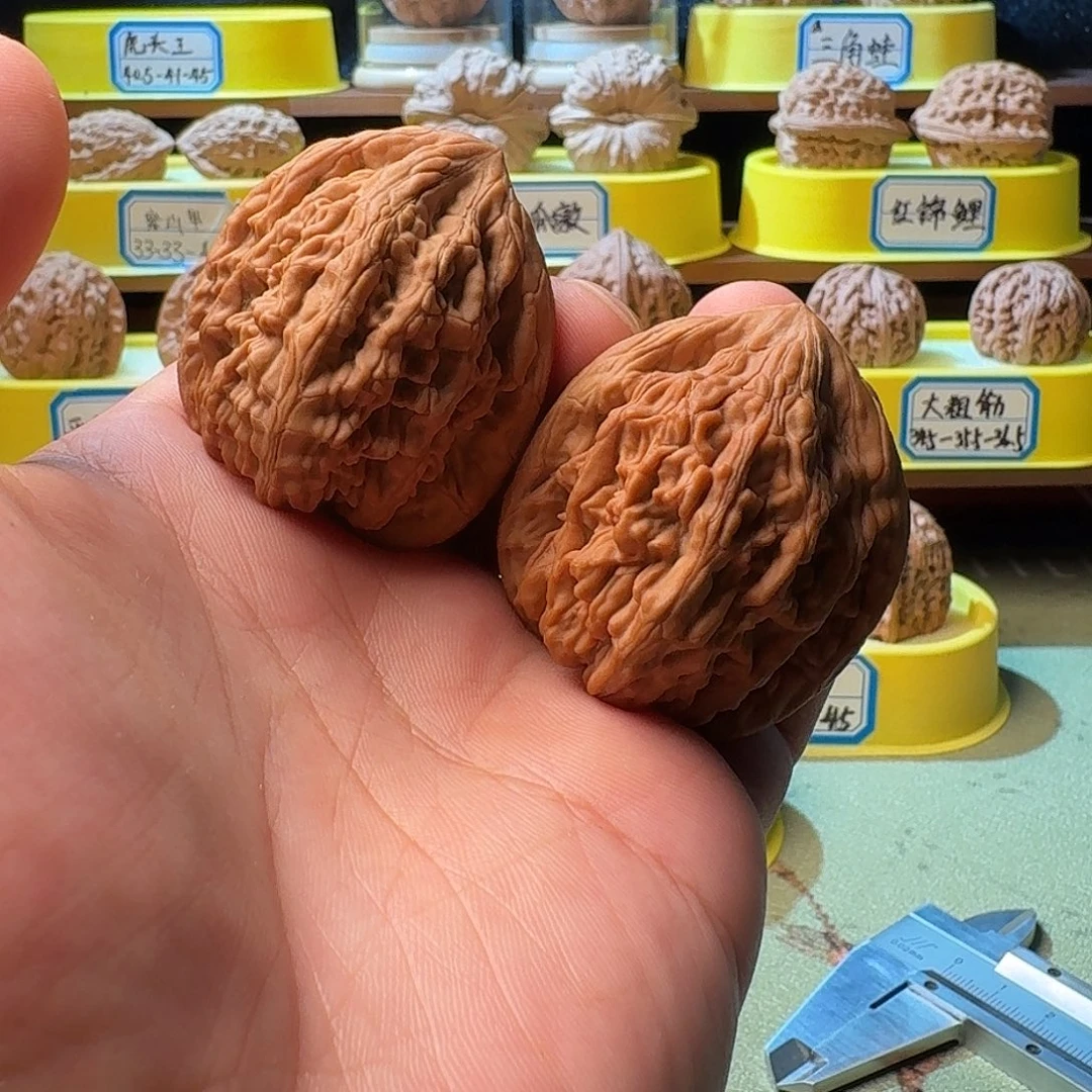文玩核桃吊坠虎头王40.5-41-45全品