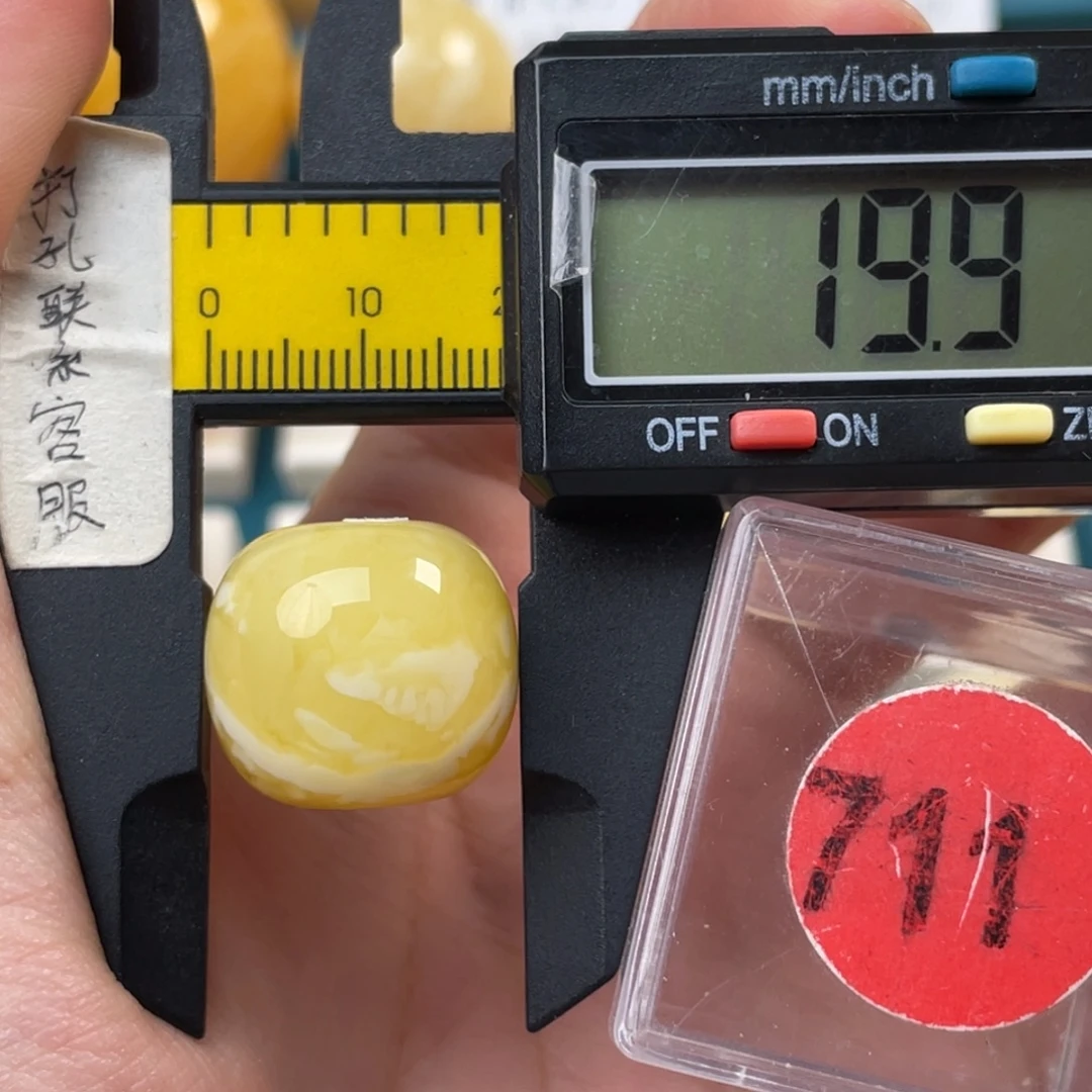 蜜蜡未镶嵌珠宝奇石