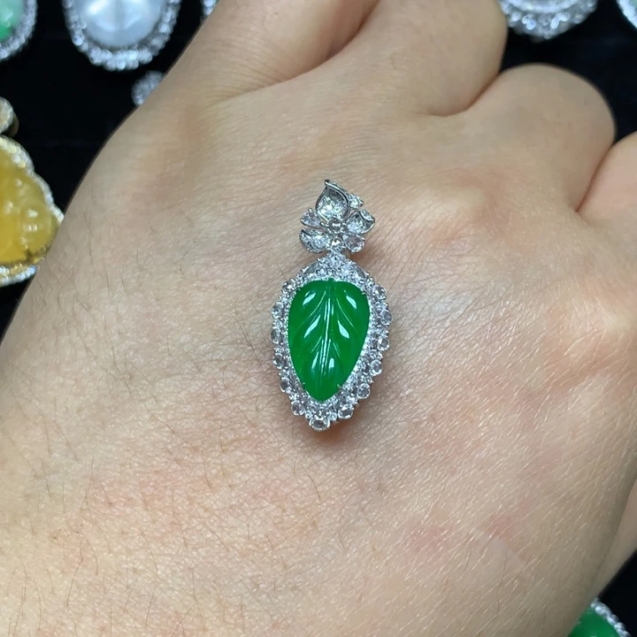 【闪购商品】翡翠18K金镶嵌颈饰吊坠