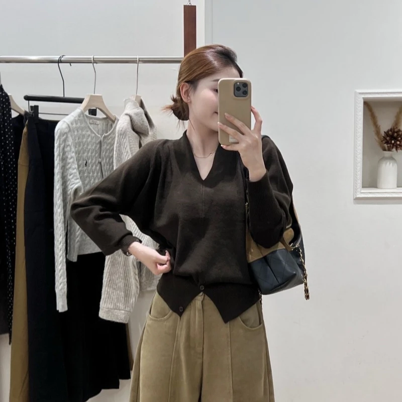 大码胖mm显瘦复古咖色v领长袖针织衫上衣2025秋季气质毛衣打底衫