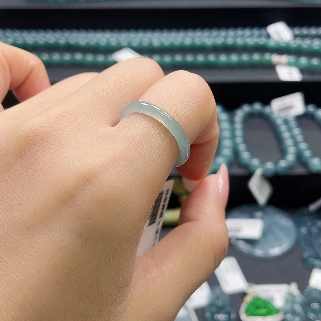 翡翠未镶嵌颈饰戒圈