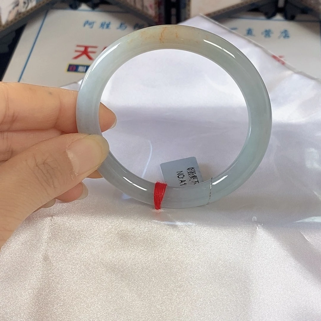 翡翠未镶嵌手镯（圆镯）53.4