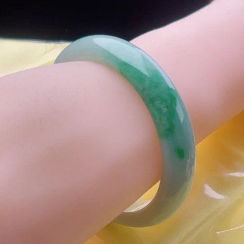 翡翠手镯未镶嵌正58.5(48小时鉴赏期微棉)