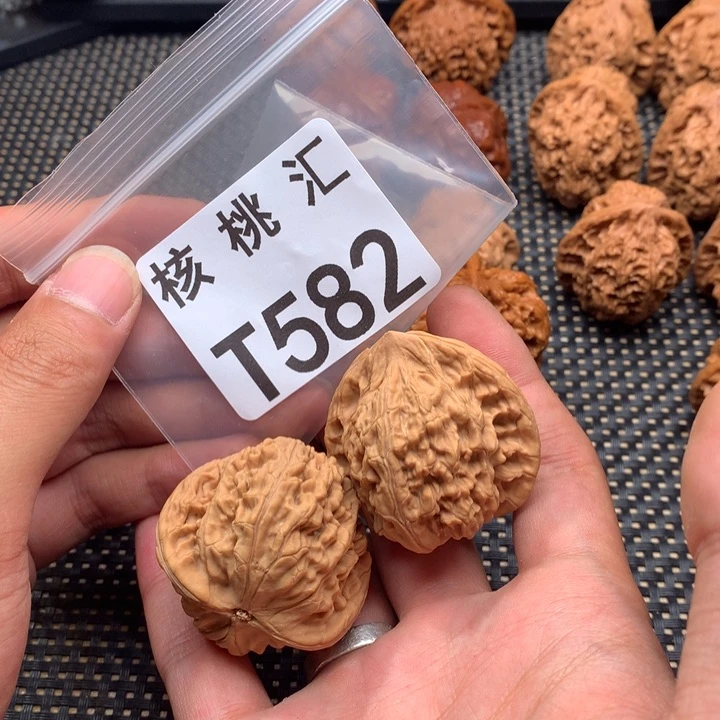 文玩核桃吊坠望月