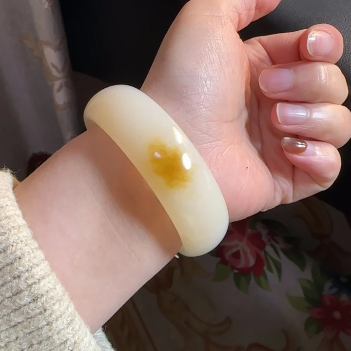 和田玉未镶嵌手镯