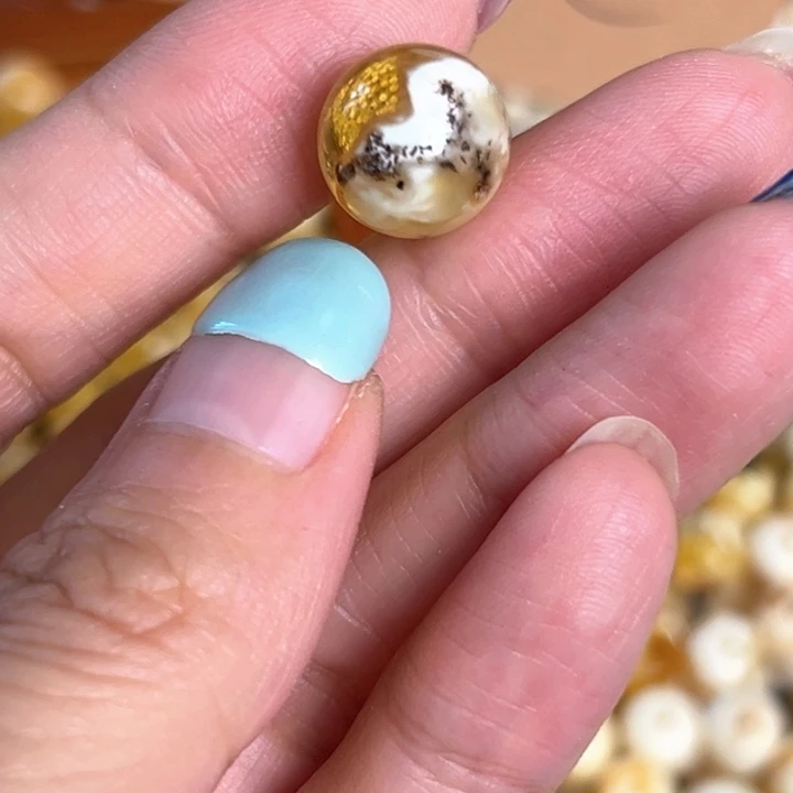 未镶嵌蜜蜡裸石12.1mm一个