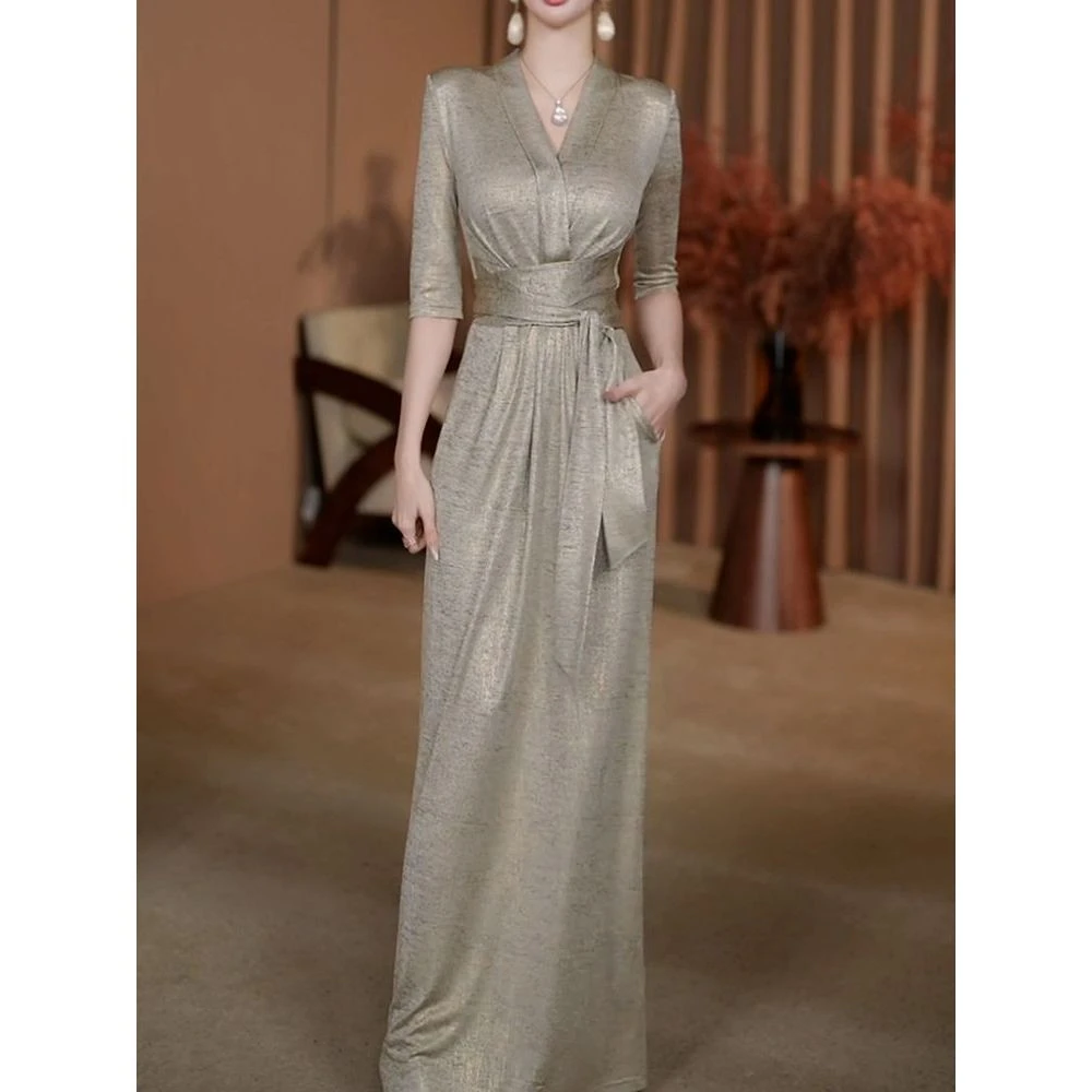 法式高奢高级感纯色V领连衣裙女2025夏季新款洋气收腰显瘦A字裙