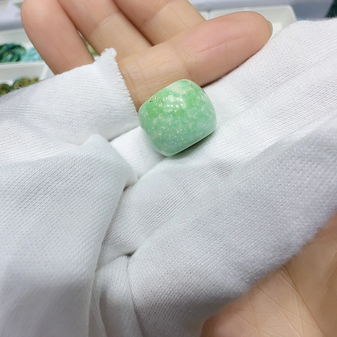 未镶嵌绿松石原矿绿松石