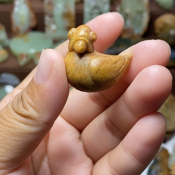 颈饰未镶嵌岫岩河磨玉（透闪石质玉）