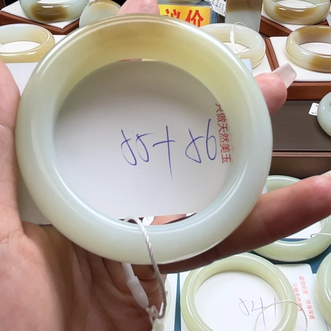 未镶嵌手镯和田玉天****?