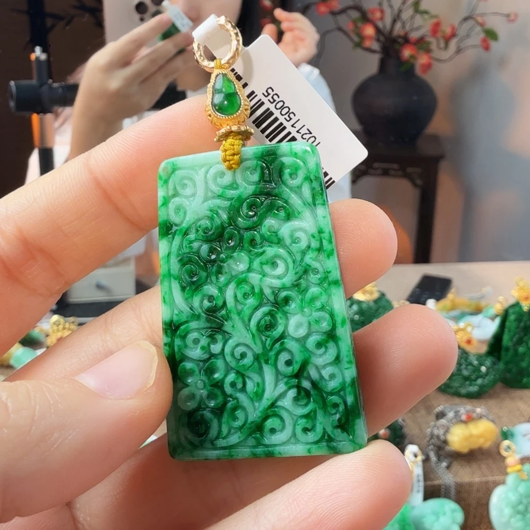 翡翠未镶嵌吊坠(赠链)福利