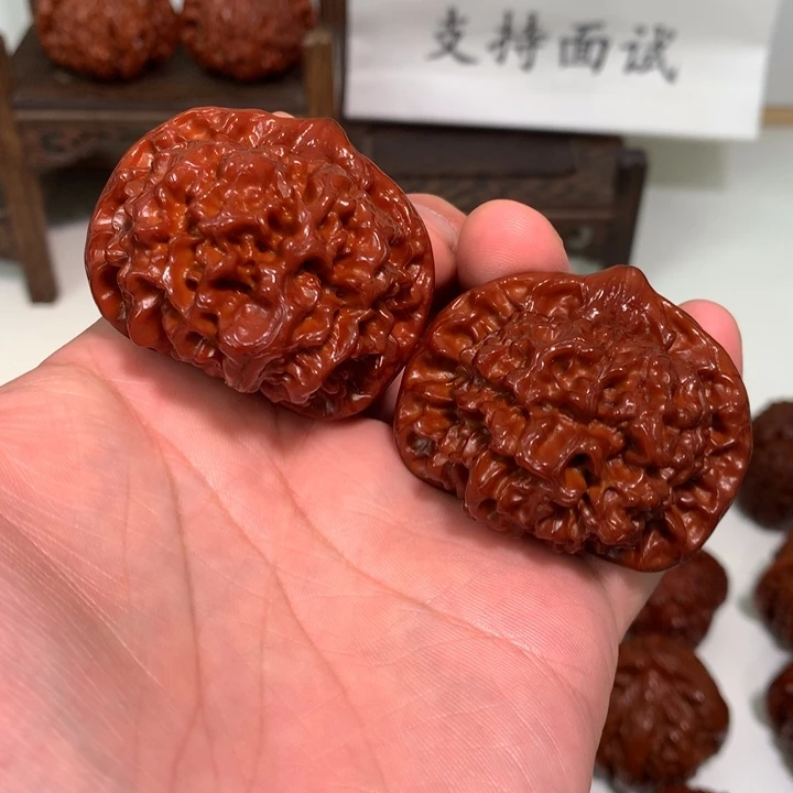 牙***着桃核吊坠官帽WCH#00#