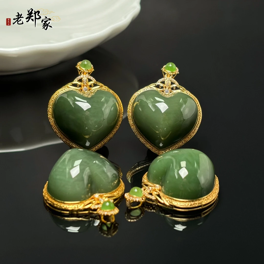 【老郑家】18K金和田玉爱心吊坠 3375 多样性发一件 约21*24*13mm