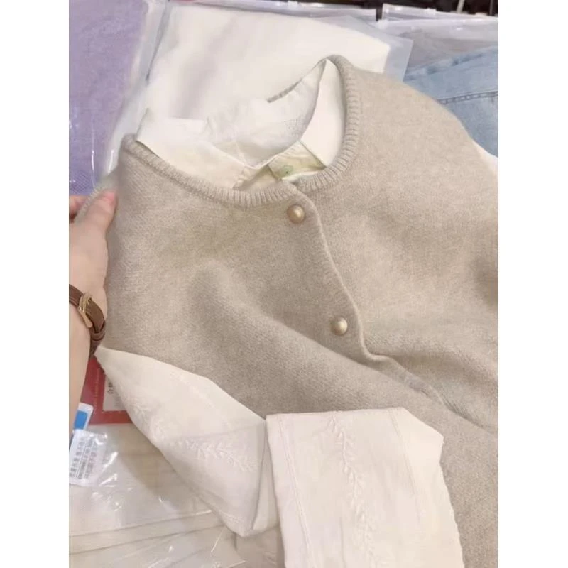 Q七言家巨好看！ins穿搭#秋冬奶驼小金扣软糯百搭马甲@