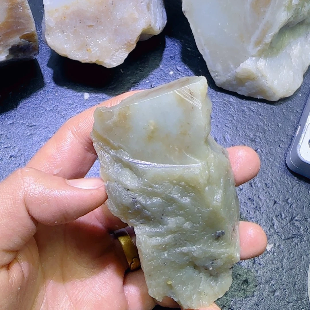 和田玉未镶嵌珠宝半成品