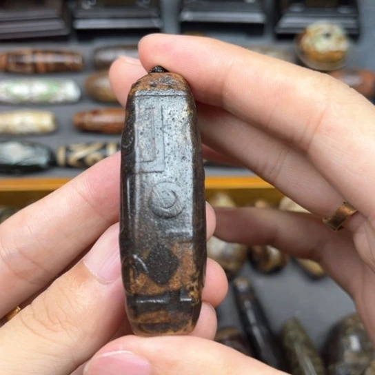 老***张玛瑙/玉髓颈饰未镶嵌