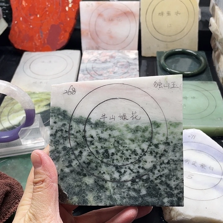 石英质玉未镶嵌手镯定制
