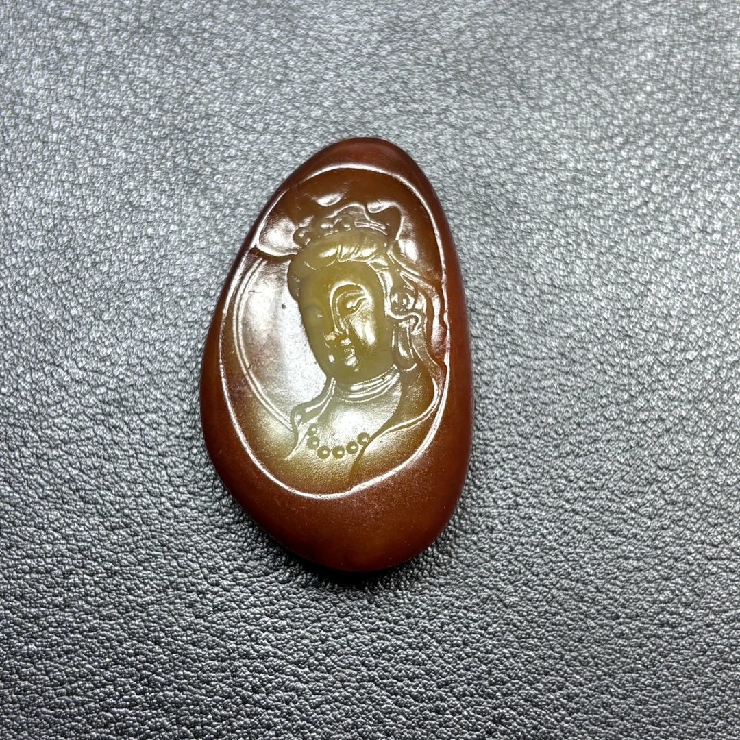 和田玉红皮观音首小吊坠项链