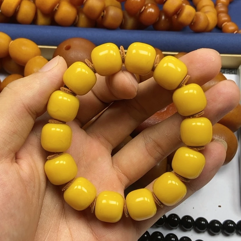 【闪购商品】哈****基帝王黄手串