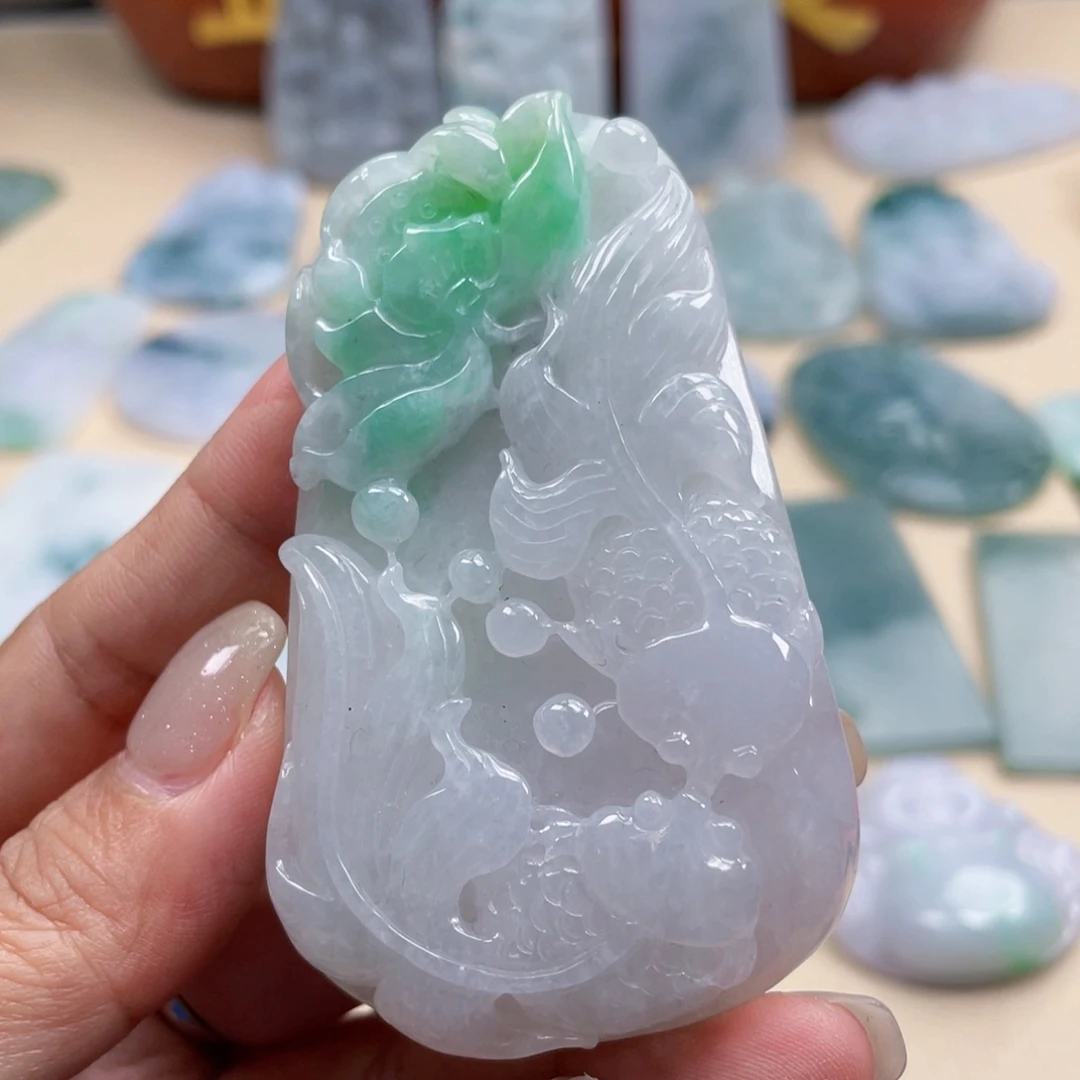 翡翠未镶嵌颈饰荷叶鱼