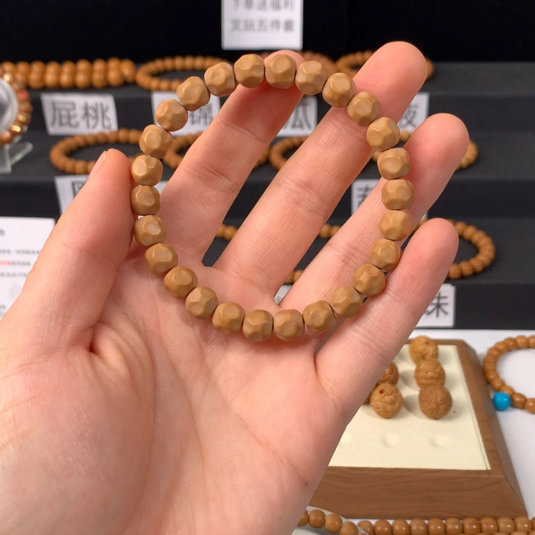 一****猴头核桃吊坠奶酪