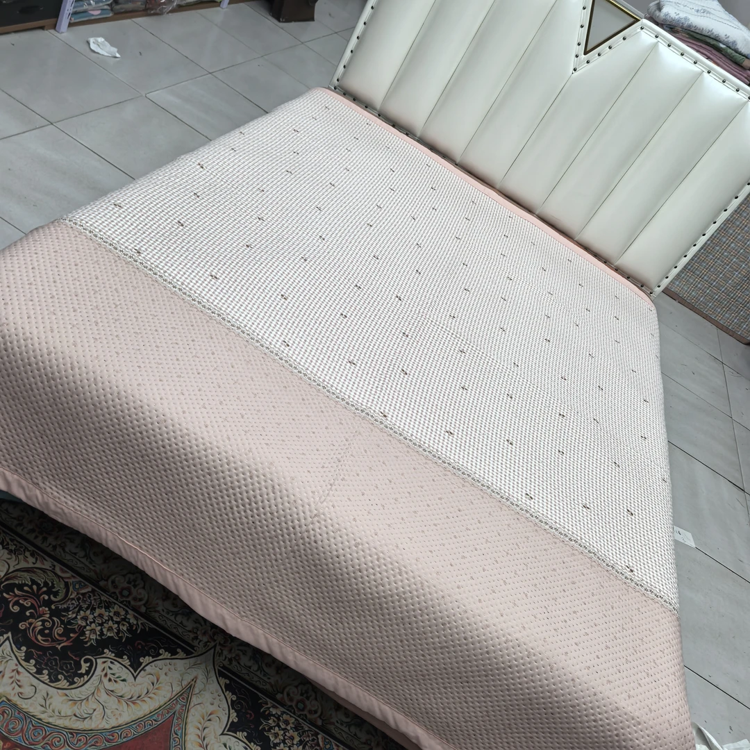 莫小柔宽边床盖《粉色小格樱桃》2米✕2.3米