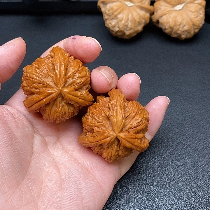 曌***把件文玩核桃白奔