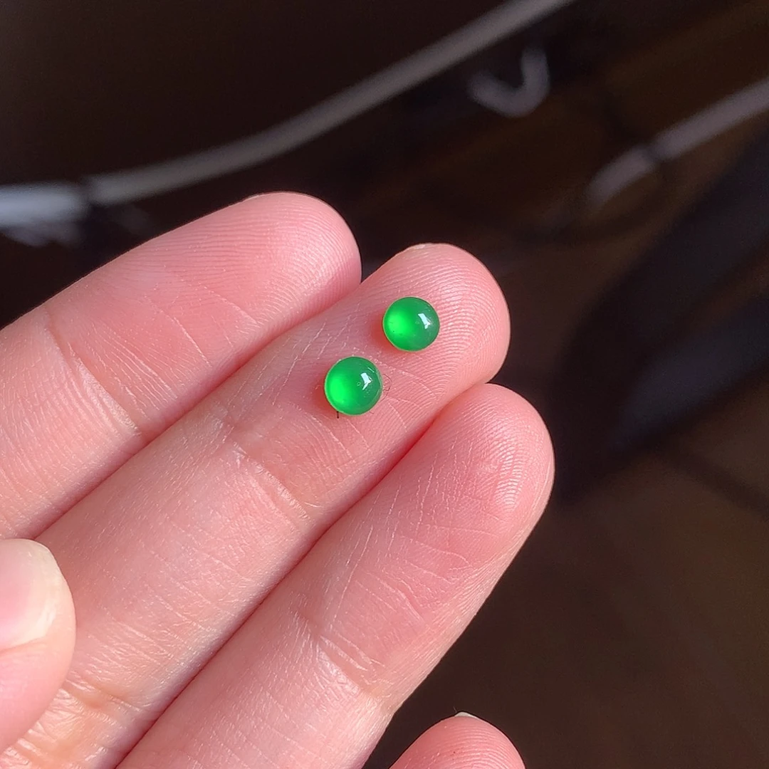 猫***姐翡翠未镶嵌颈饰绿蛋