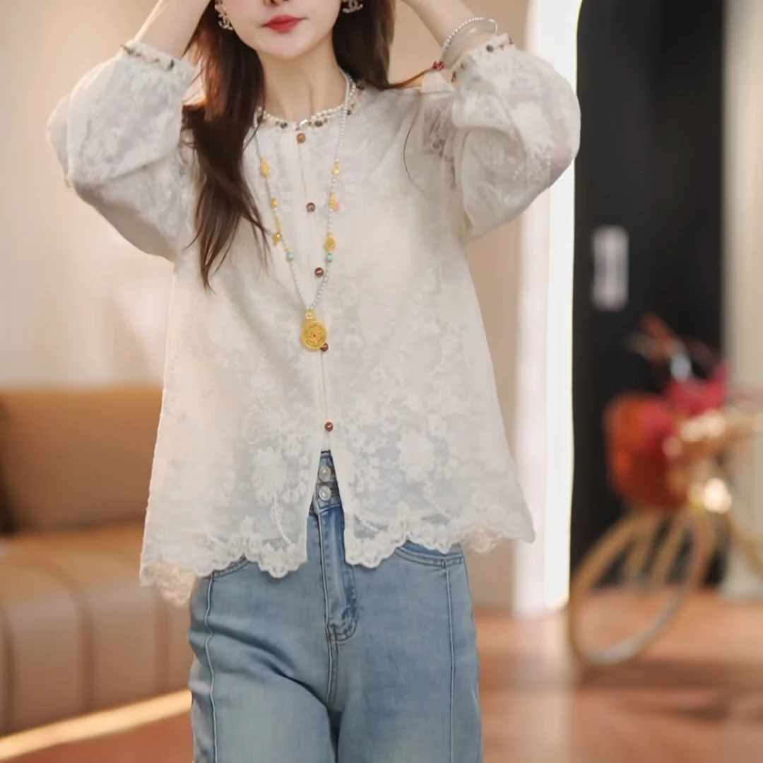 2025春装新款法式圆领单排扣蕾丝上衣LK2501900