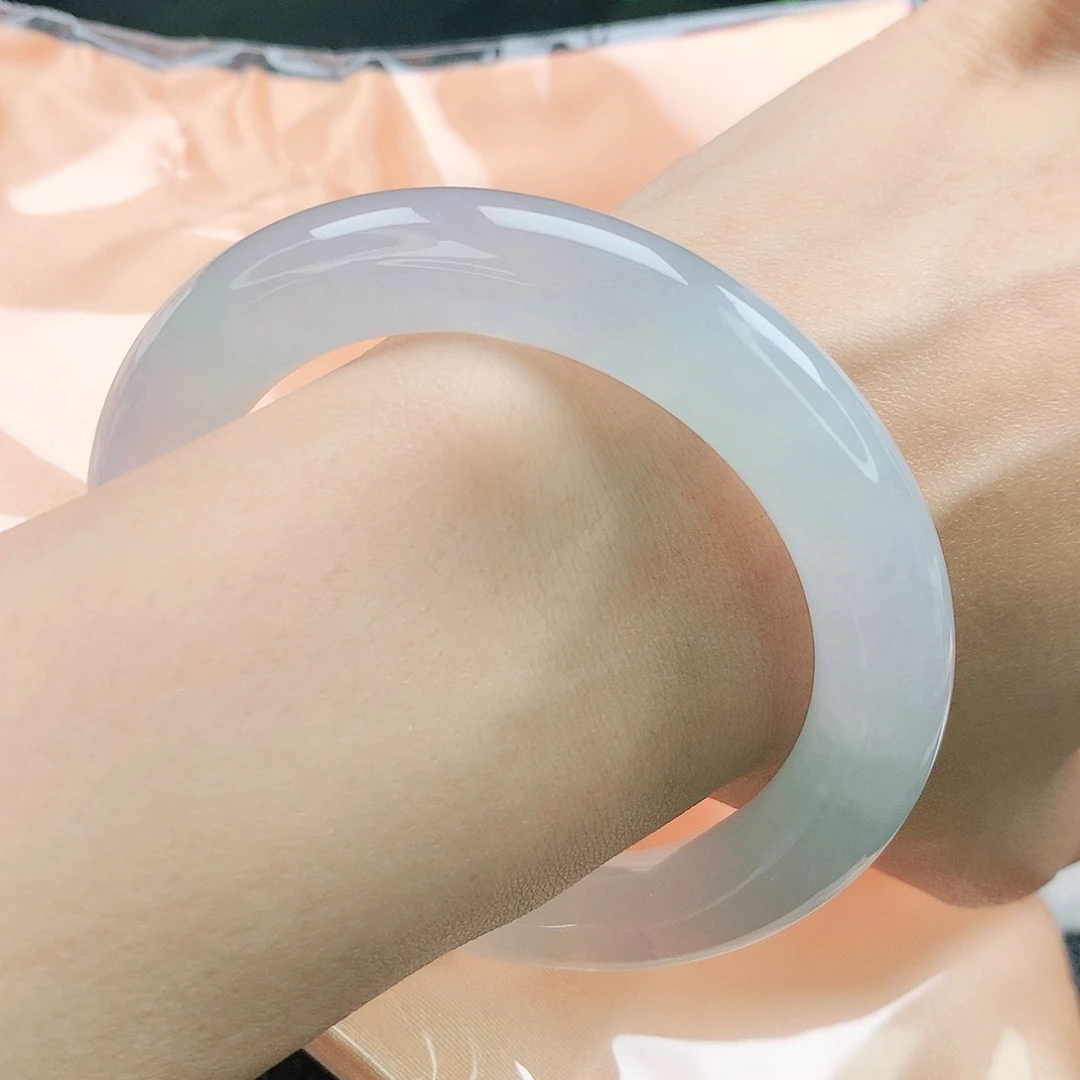 翡翠手镯（圆镯）未镶嵌57圆