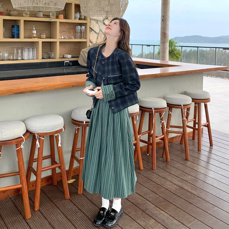 氛围感套装裙女2025春秋新款小众简约韩系穿搭格纹外套条纹百褶裙